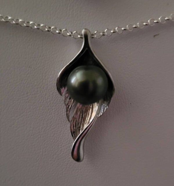 Collier 45cm ajustable en argent pendentif feuille perle de tahiti