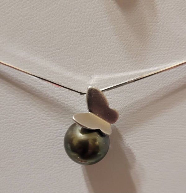 Collier 45cm ajustable en argent pendentif papillon perle de tahiti