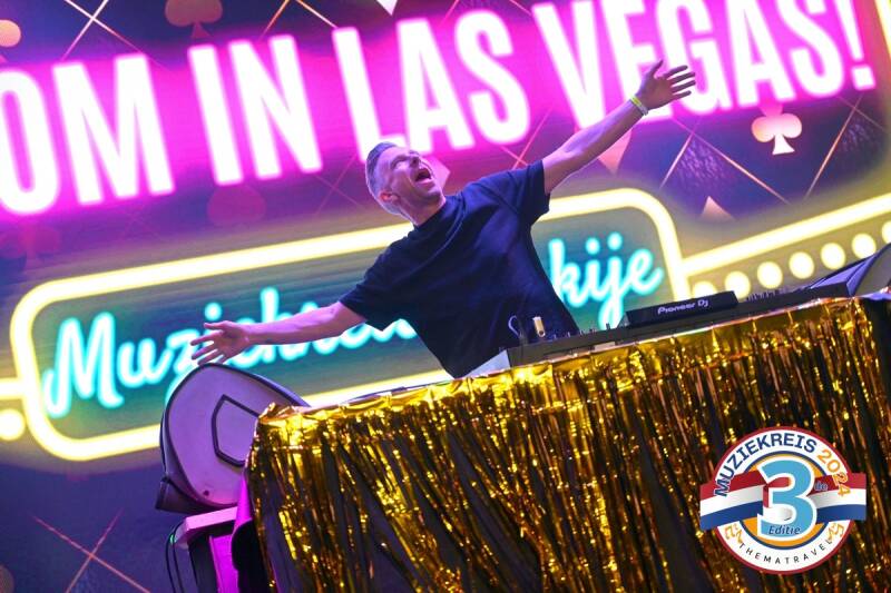 Een werkelijk FANTASTISCHE Viva Las Vegas show tijdens de Muziekreis naar Long Beach Resort