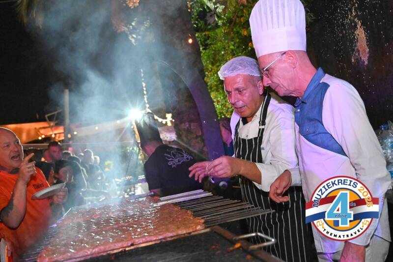 Unieke locatie voor de barbecue is een pier van 200meter lang boven de Middellandse Zee tijdens de Special TV Muziekreis Festiviteiten