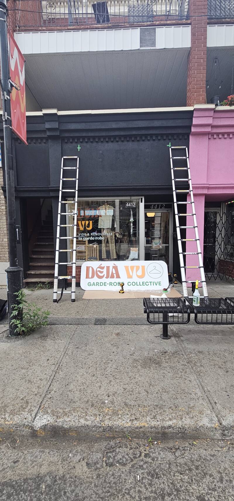 Installation d'enseigne de magasin de détail
