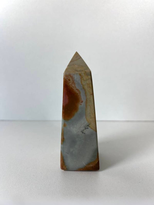 Polychroom jaspis obelisk