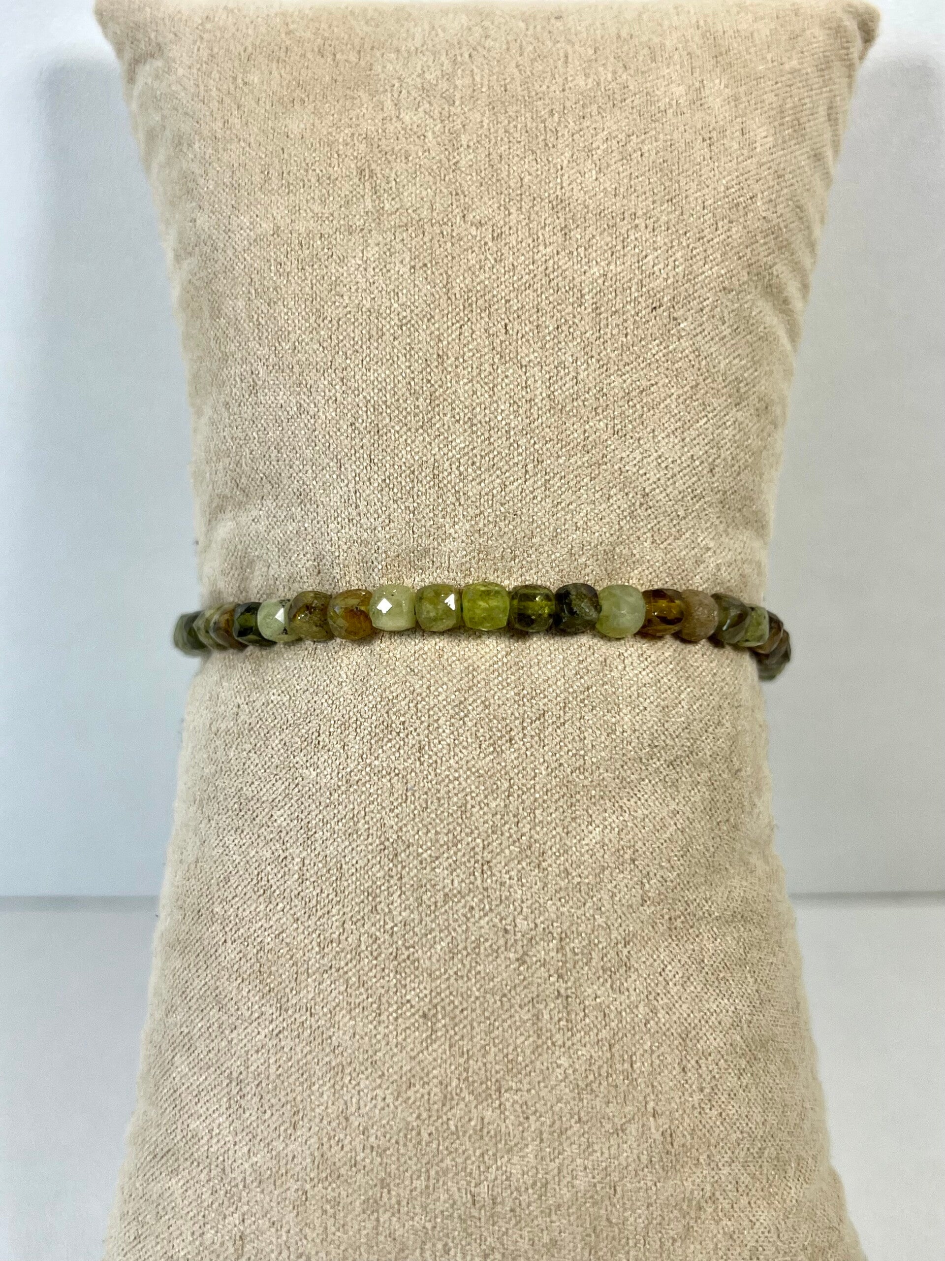 Groene granaat facetarmband