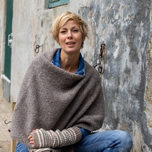 Poncho Maud van De Reuver in Warm Sand