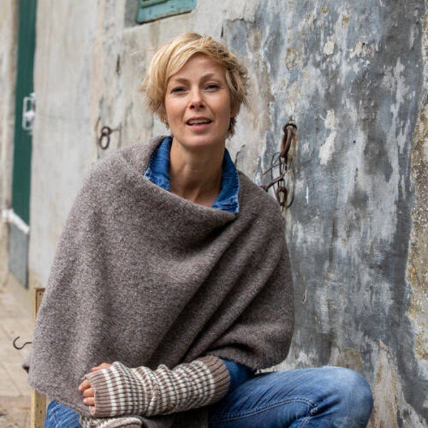 Poncho Maud van De Reuver in Warm Sand