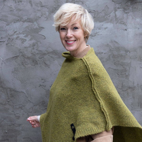 Poncho Maud van De Reuver in Olive