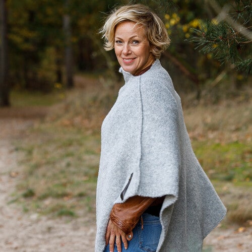 Poncho Maud van De Reuver in Silver
