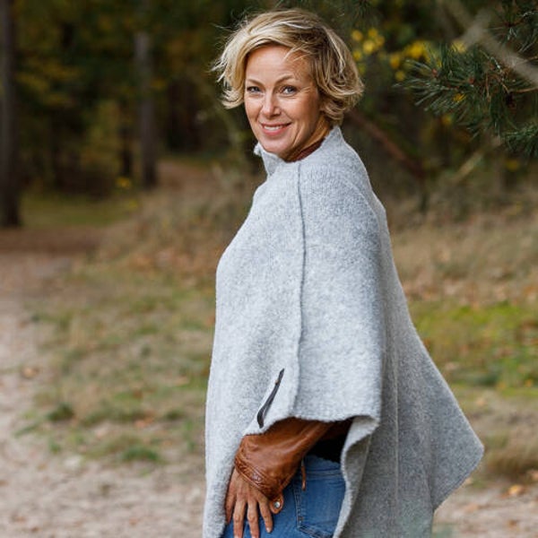 Poncho Maud van De Reuver in Silver