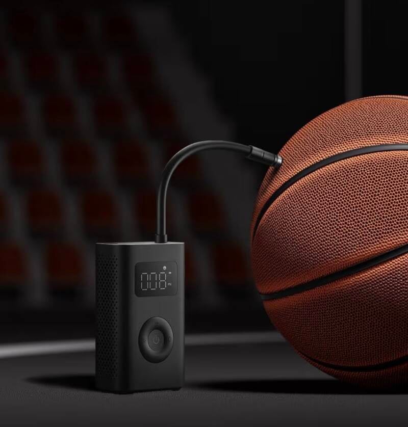 Compresor portátil Xiaomi 2 inflando un balón con modo automático