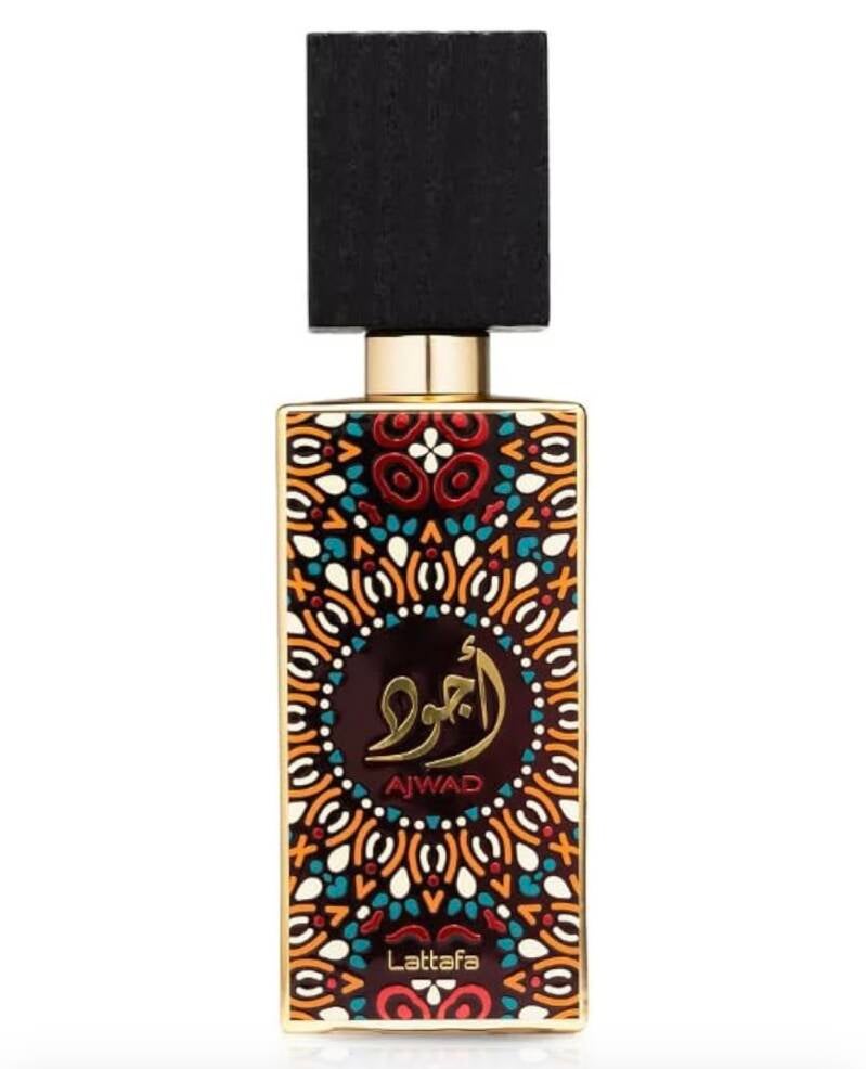 alt="Perfume Lattafa Ajwad, fragancia oriental con notas de pistacho, caramelo y un fondo amaderado, perfecto para quienes buscan un aroma dulce y envolvente."