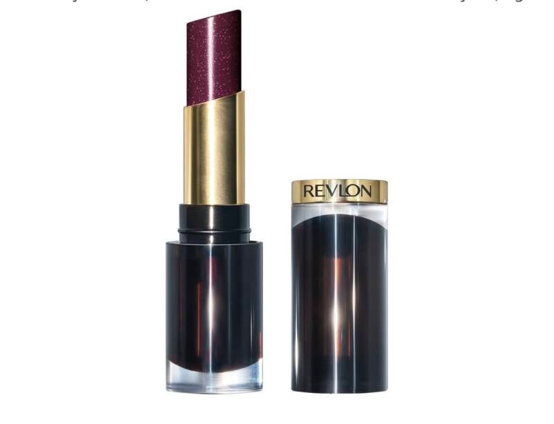 alt="Labial Revlon Super Lustrous Glass Shine en tono Black Cherry. Alternativa low cost viral en TikTok."