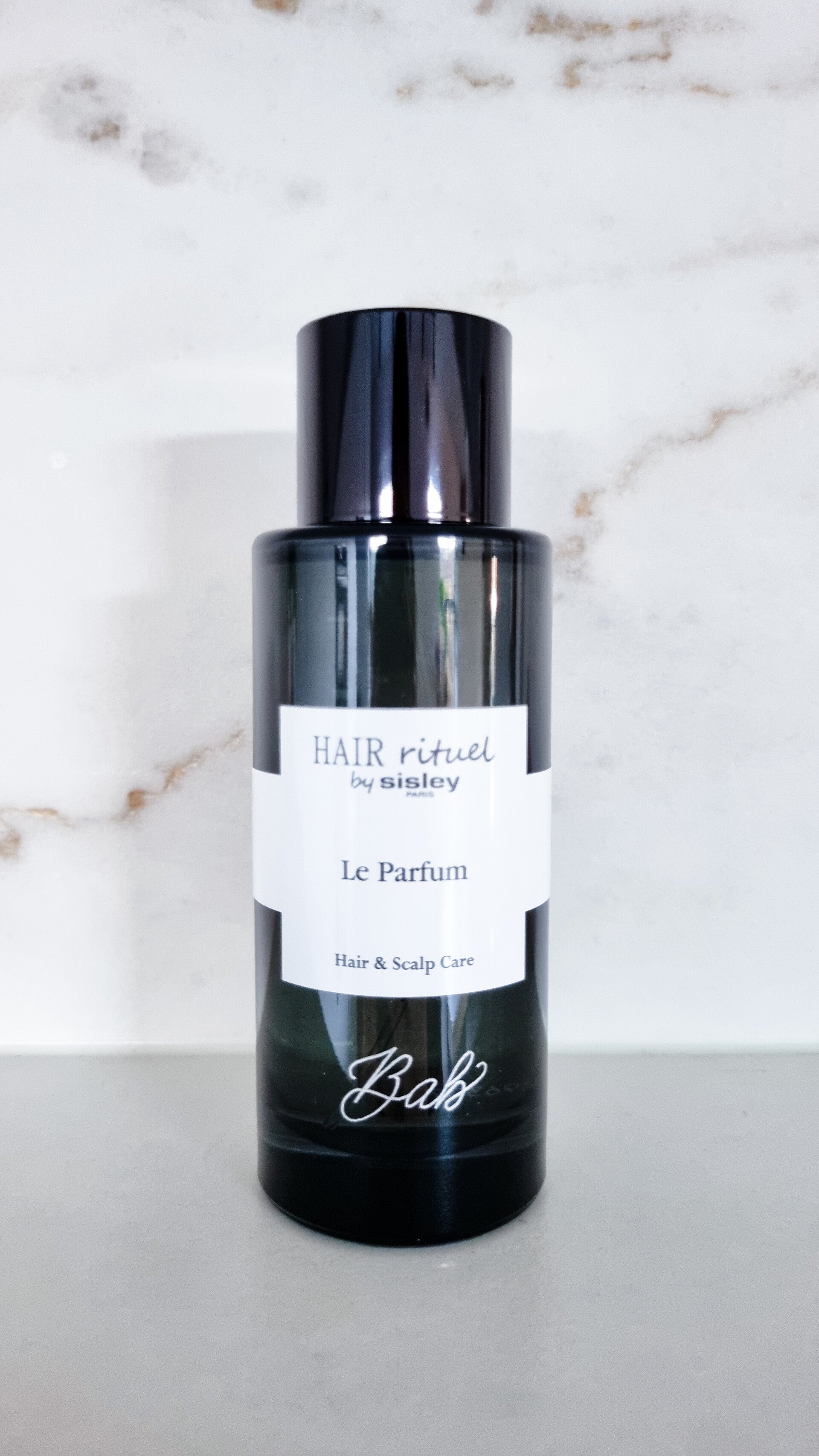 Gravure op een parfumflesje