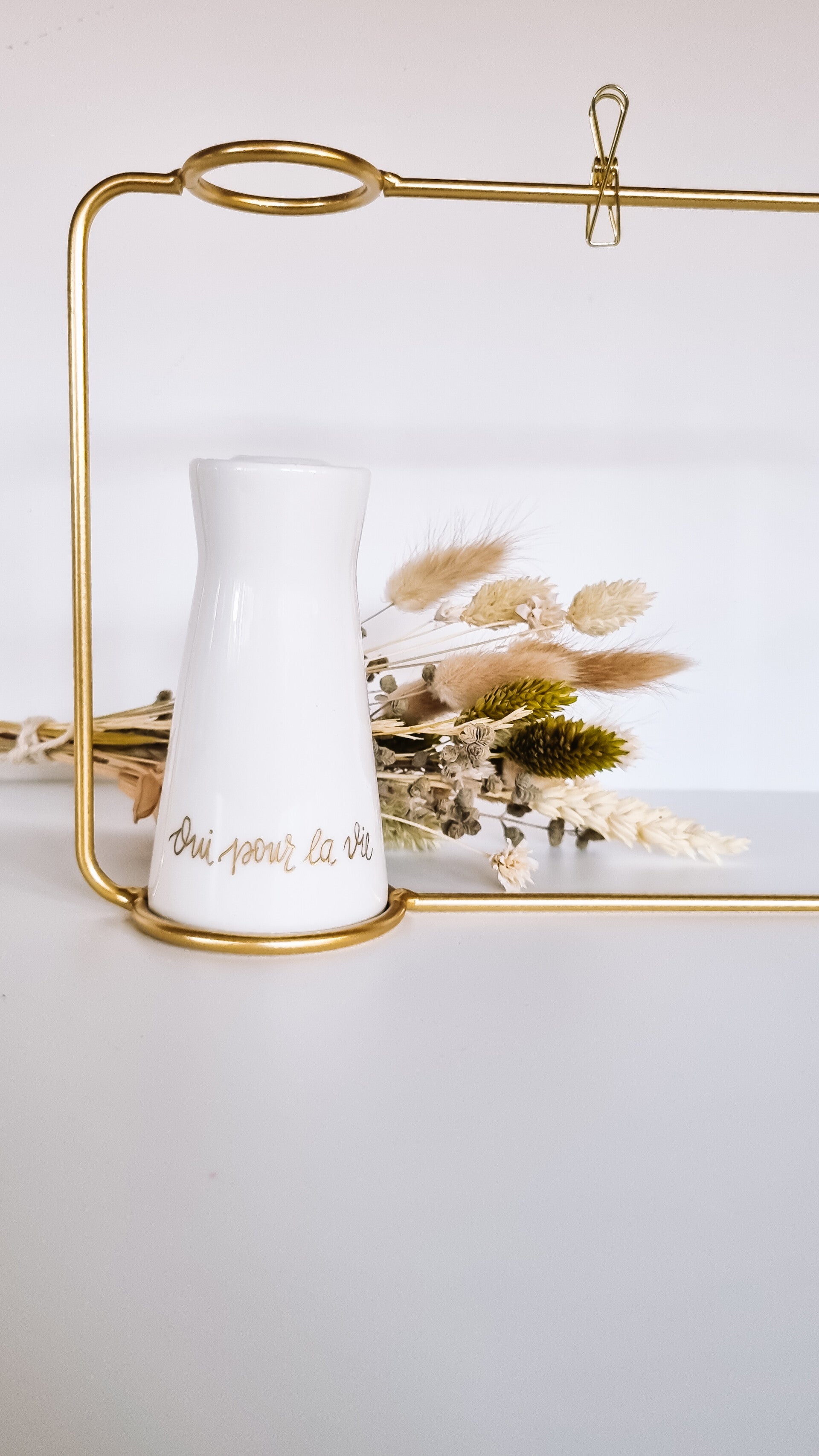 Luxe gouden kaarthouder met vaasje incl. droogbloemen