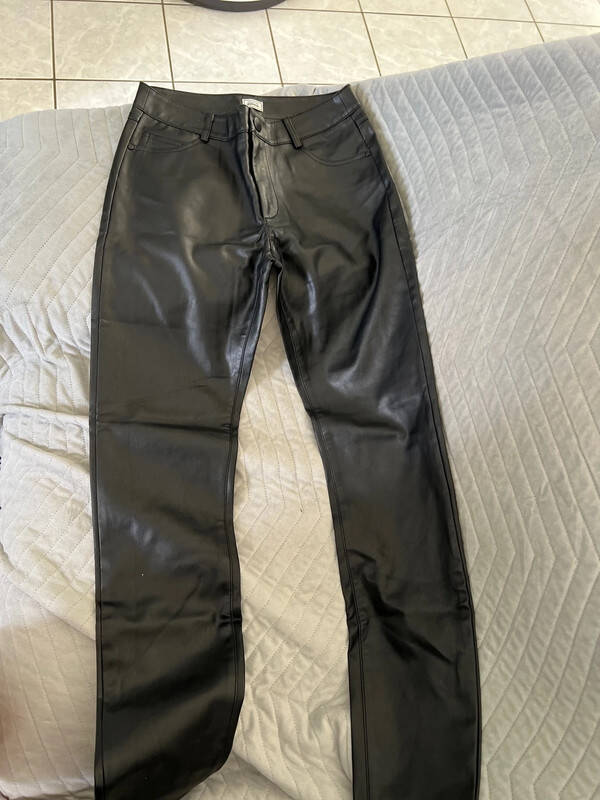 PANTAL0N SIMILI CUIR NEUF DEGRIFFE