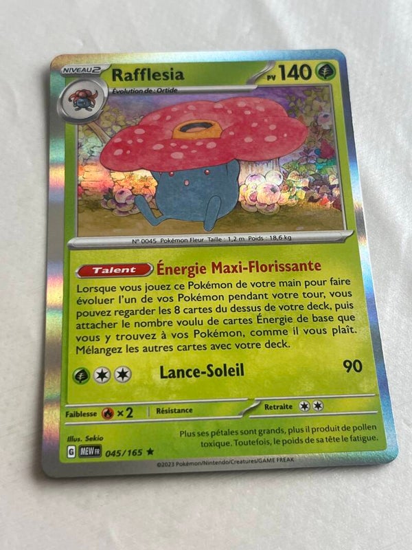 CARTE POKÉMON RAFFLESIA HOLO SÉRIE 151