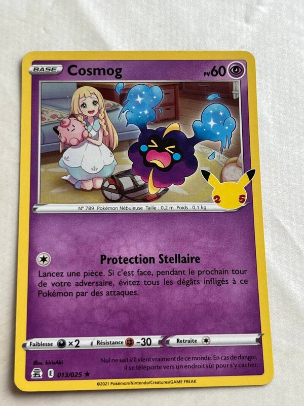 CARTE POKÉMON COSMOG HOLO SÉRIE 25 ANS