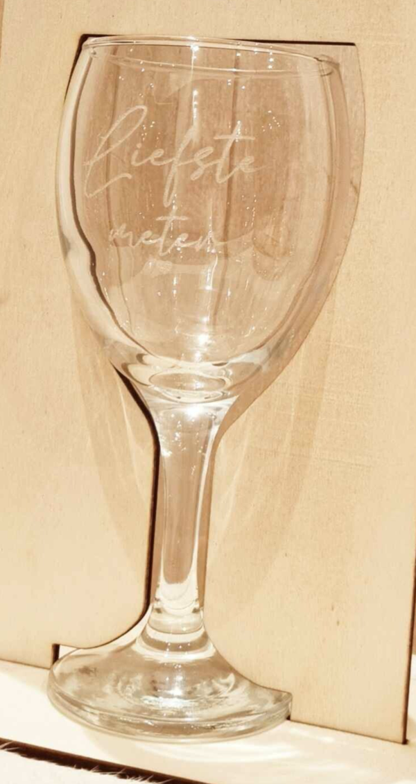 wijnglas met tekst