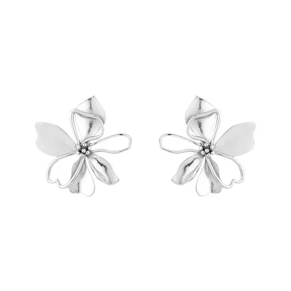 Pretty flower stud earrings silver