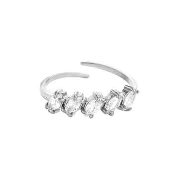 Oval diamonds ring silver