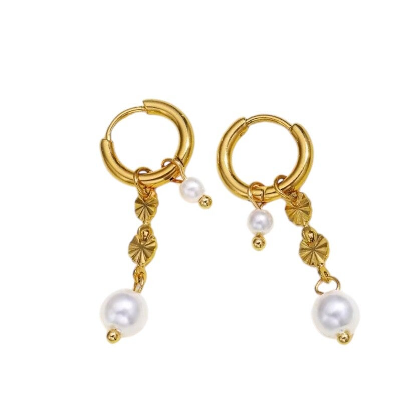 Perfect pearl present earrings gold