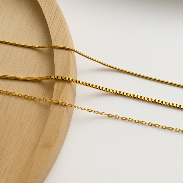 Initial necklace gold