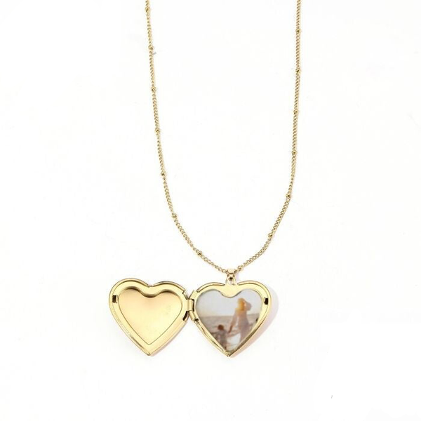 Photo locket necklace gold