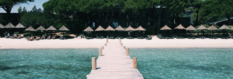 Ponton à la Plage de Santa Giulia