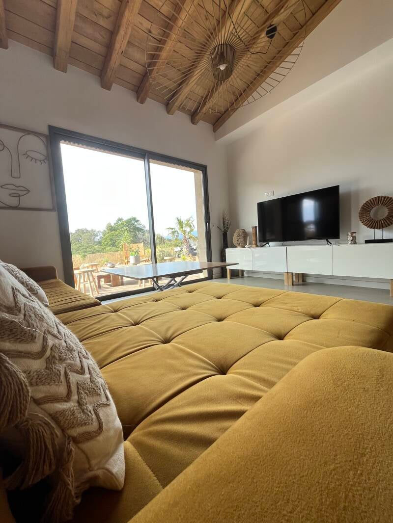 Espace salon avec le coin télévision