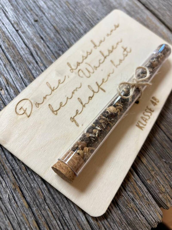 Holzkarte als Abschiedsgeschenk mit Wildblumensamen