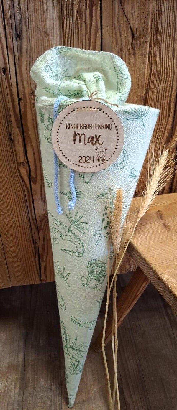 Schultüte grün mit Tieren aus Stoff inkl. personalisiertem Holzschild 70 cm