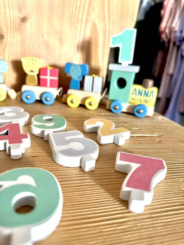 Personalisierter Geburtstagszug aus Holz