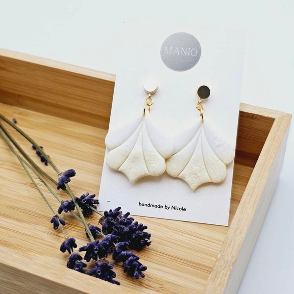 Ella Ohrring mit floralem Design