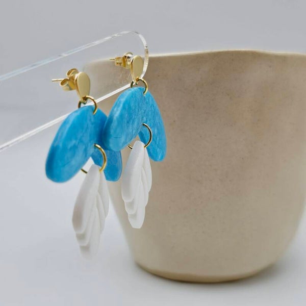 Boho-Blattohrring Weiß/NEON-Blau & Gold