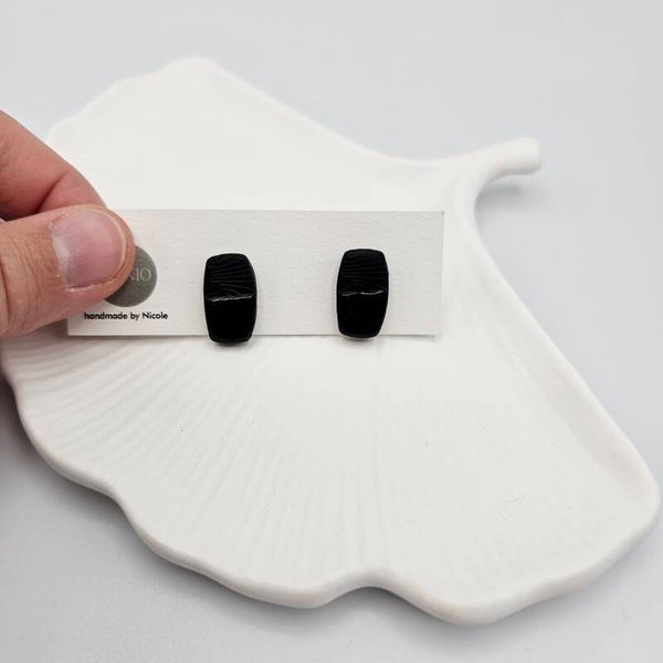 Ohrstecker Schwarz mit Muster