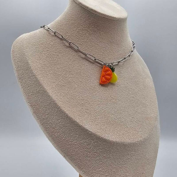 Gliederkette mit Orangenscheibe und Ananas