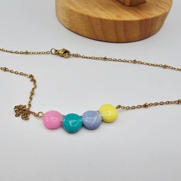 Außergewöhnliche Kette in knalligen Farben