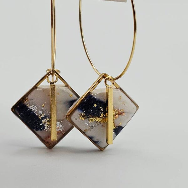 Ohrringe – Marmoroptik mit Goldakzent