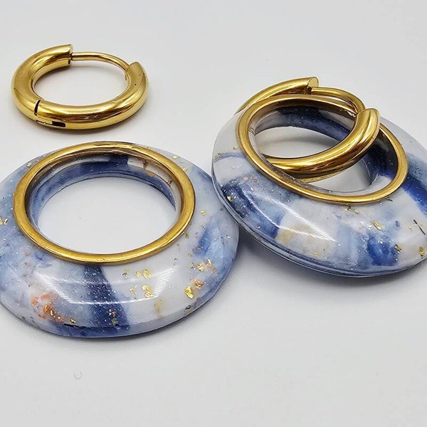 Ohrringe – Blau/Weiß-Marmor mit Goldakzenten