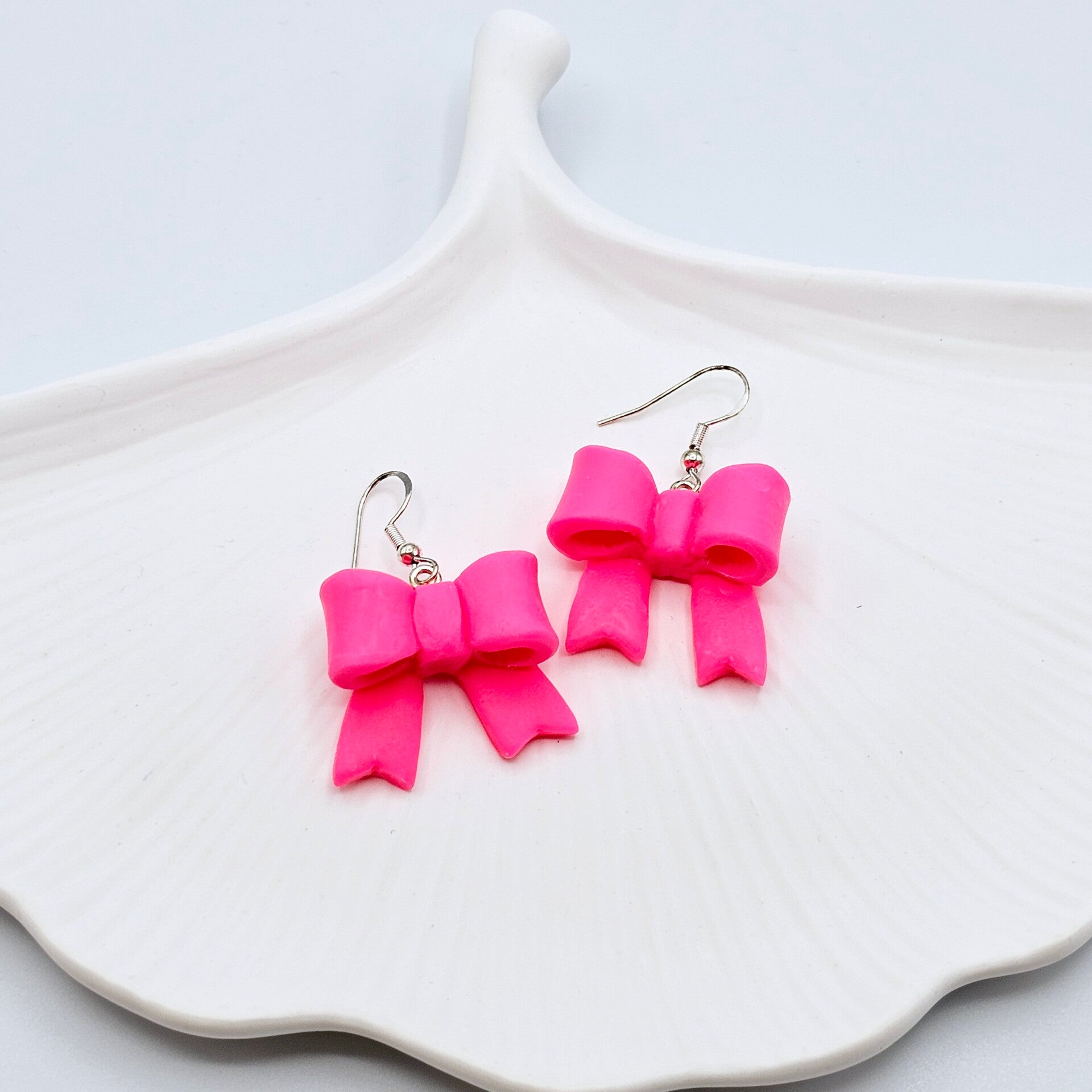 Schleifenohrringe in NEON-Pink