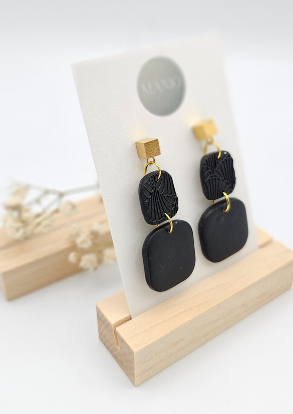 Ohrring aus 2 Fimo-Anhängern in Schwarz