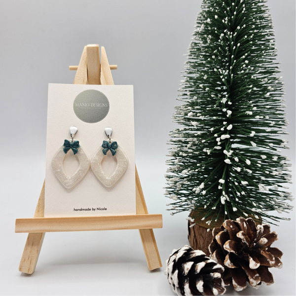 Weihnachtsohrring mit Schleife