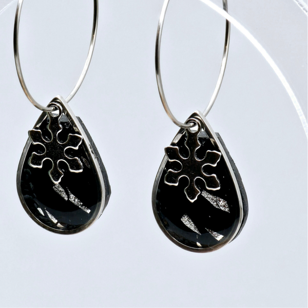 Creolen in Schwarz/Silber mit Weihnachtsstern