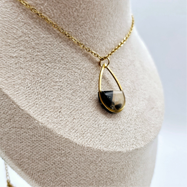 Kette mit Tropfen-Anhänger