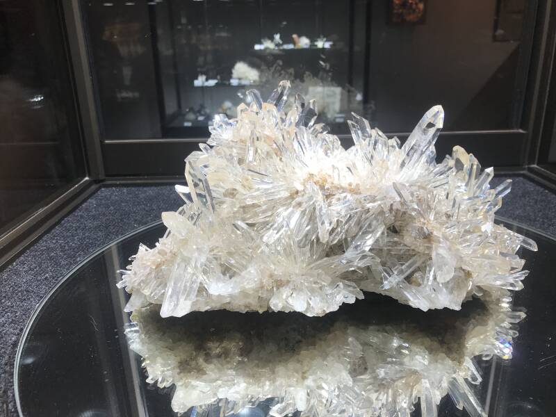 Musee Museum Bourg d'Oisans Plan du Lac plandulac Oisans venosc  Quartz kwarts Quarz cuarzo anatase anatasa anatas mineral mineraux mineraal minerale minerales minerals mineralien