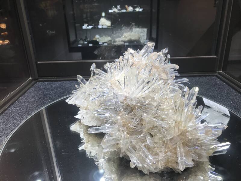Musee Museum Bourg d'Oisans Plan du Lac plandulac Oisans venosc Bourg d'Oisans Quartz kwarts Quarz cuarzo anatase anatasa anatas mineral mineraux mineraal minerale minerales minerals mineralien