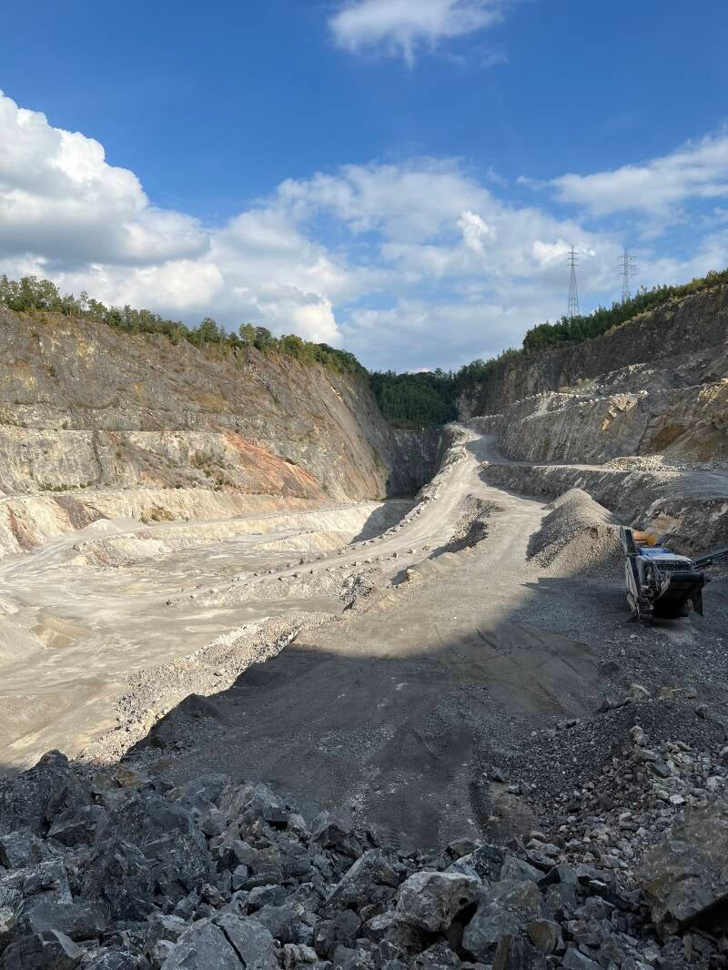 Zelf calciet zoeken Landelies Belgie  Carrière Calcaire de La Sambre