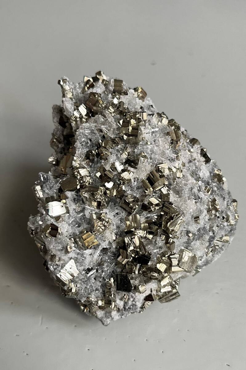 Pyriet kwarts medan Bulgarije  Piriet Pyrite Quartz  medan  Bulgaria  Pyrit  quarz  Bulgarien  Cuarzo  Bulgarie