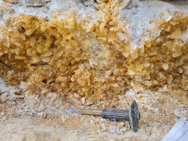 Zelf calciet zoeken Landelies Belgie  Carrière Calcaire de La Sambre