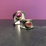 sterrobijn en Zonnesteen in zilver gehamerde ringen
