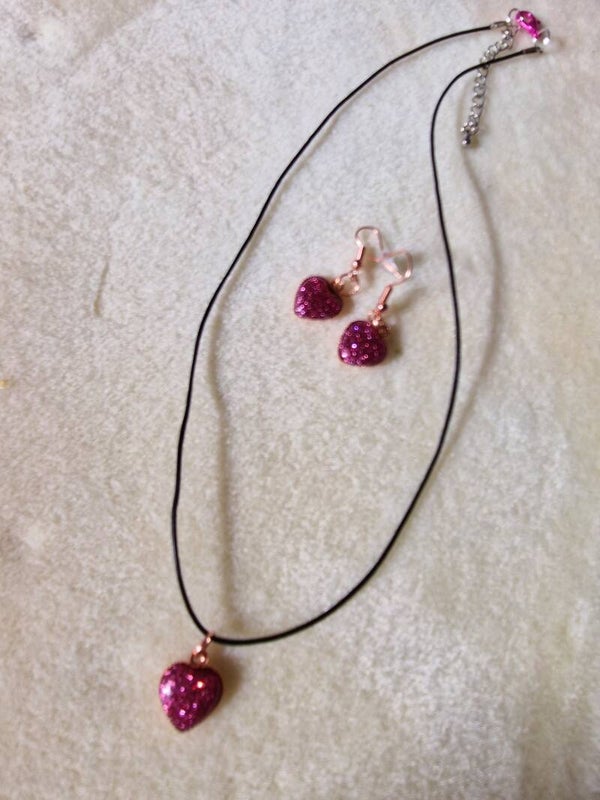 Set ketting + oorbellen roze hart